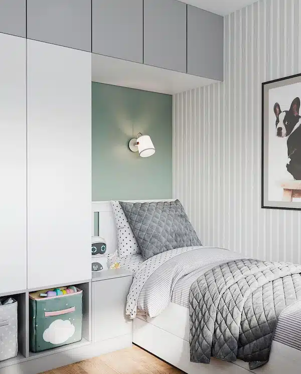 Lit 1 place bien fait avec rangement pratique intégré : placard sur les côtés et au-dessus de la tête de lit, idéal pour optimiser l'espace.