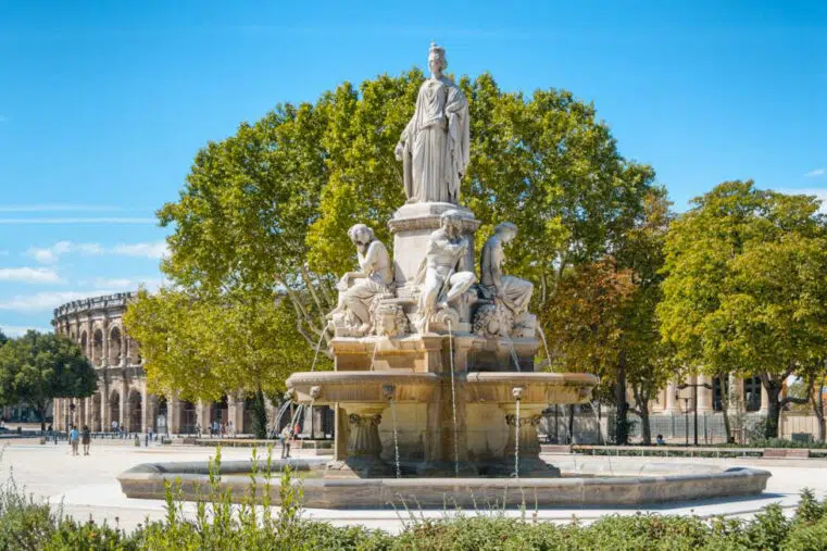 photo de la place de nimes