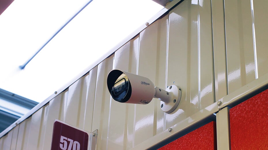 Caméra de surveillance dans un garde-meuble