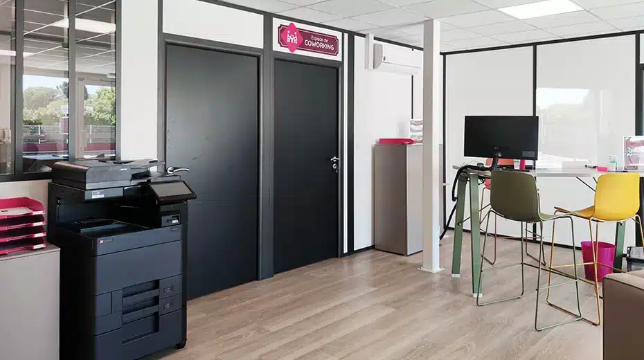 Espace de coworking Atout-Box, un des services supplémentaire lié à la domiciliation commerciale