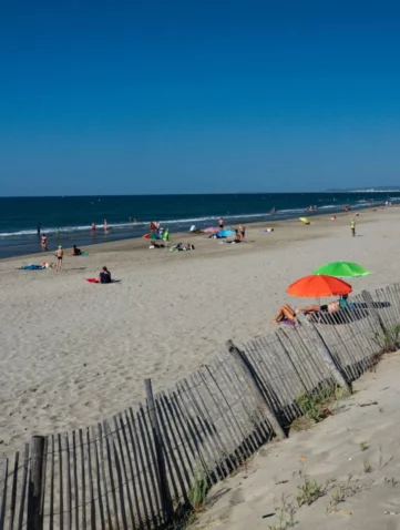 Plage du Petit Travers à Mauguio : accessible facilement en bus pour se baigner à Montpellier sans voiture cet été !