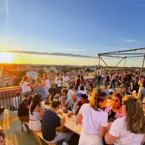 une photo en plongée du rooftop du Corum à Montpellier