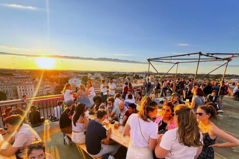 une photo en plongée du rooftop du Corum à Montpellier