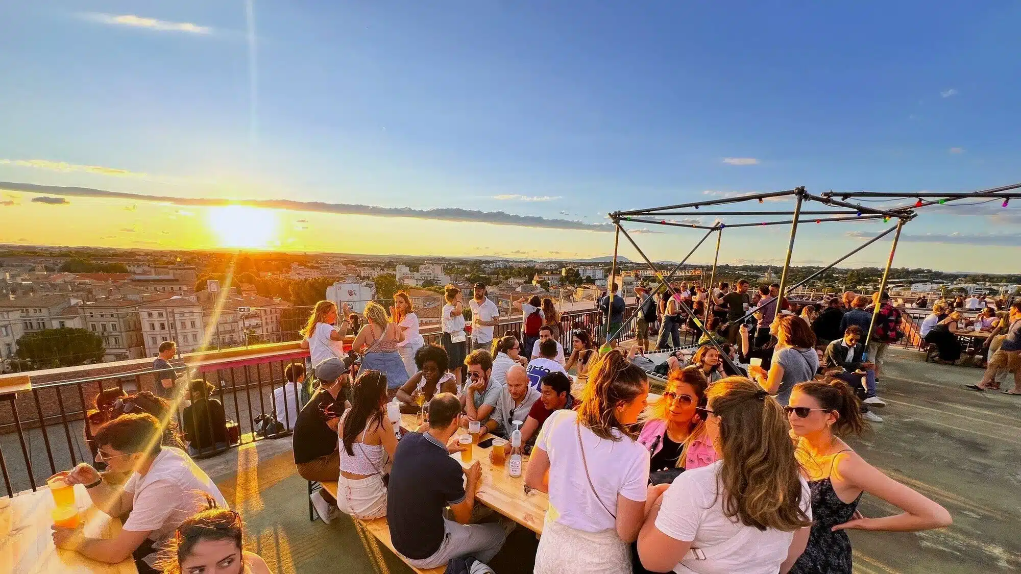 une photo en plongée du rooftop du Corum à Montpellier