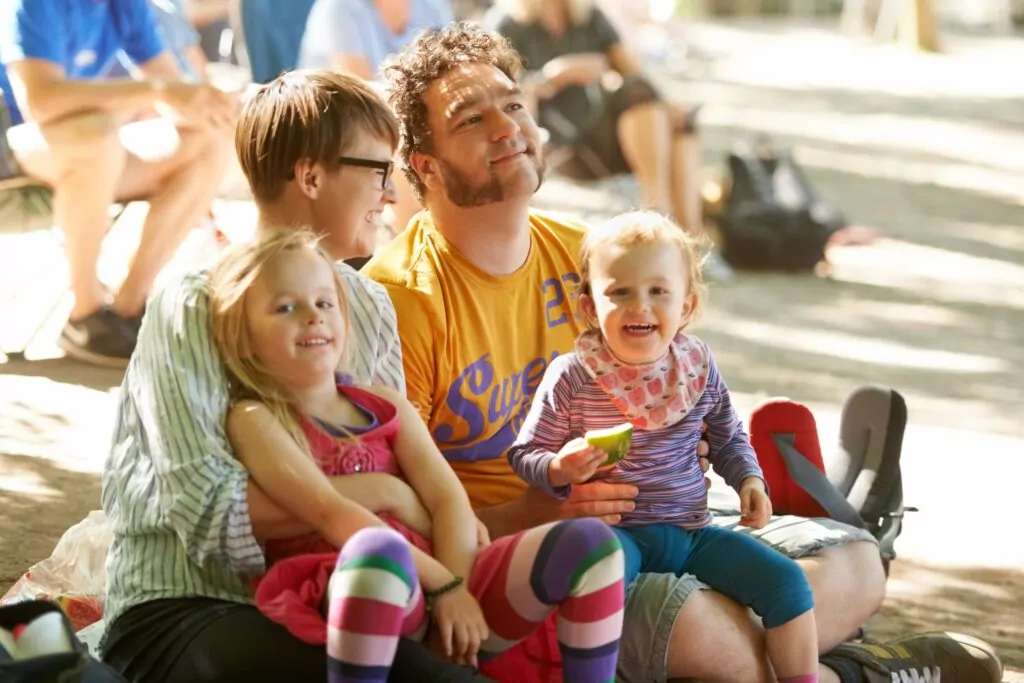 C'est une sortie en famille avec des enfants pour la féria