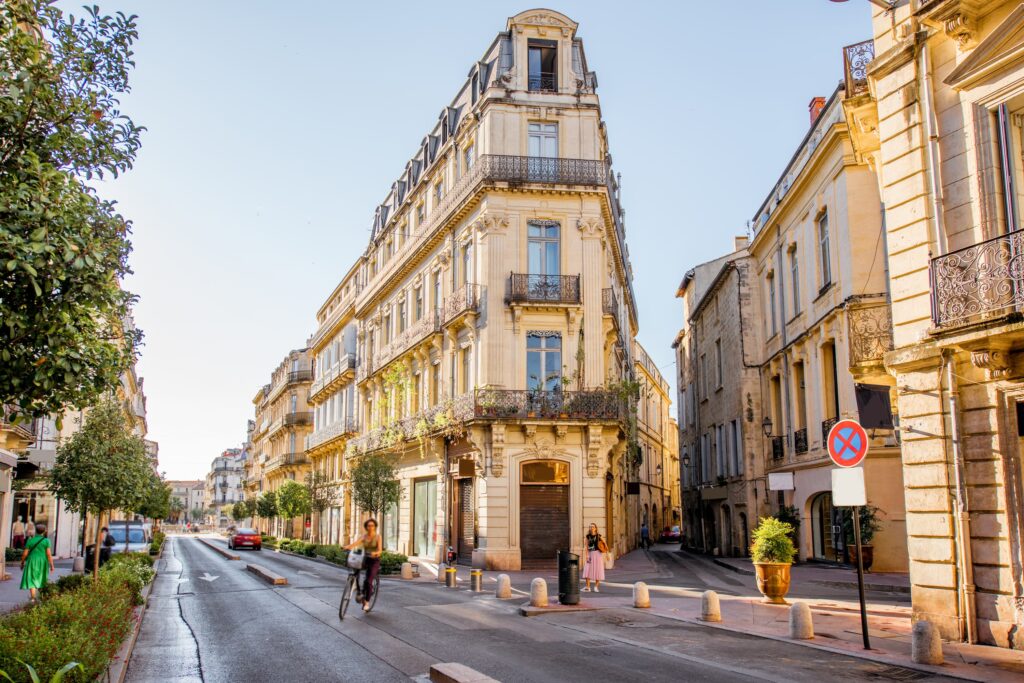sur la photo on voit l'architecture de Montpellier