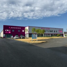 Atout-box s'installe à Angers, photo de la facade du centre