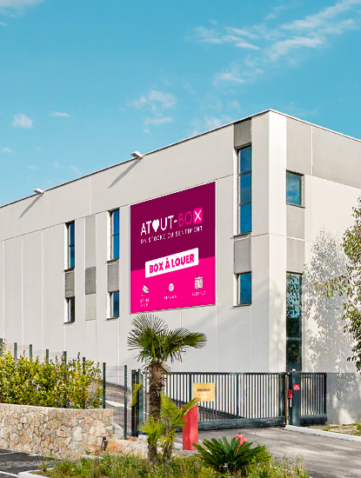 Façade du centre Atout-Box à Mougins (06).