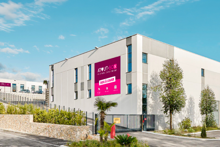 Façade du centre Atout-Box à Mougins (06).