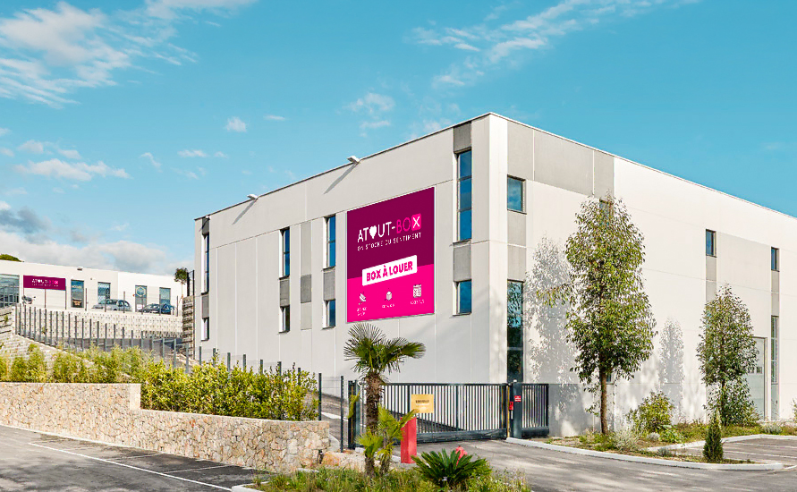 Façade du centre Atout-Box à Mougins (06).